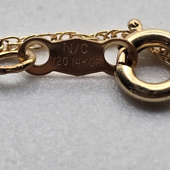 Gold Filled Heart Locket Pendant Necklace - Picture 2 of 10